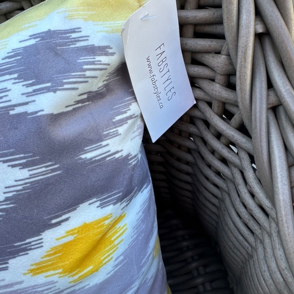 Set of Two Pillows - Picture 2 of 3